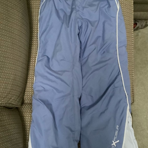 Like new Periwinkle blue color block ski pants with beautiful white piping - Picture 3 of 4